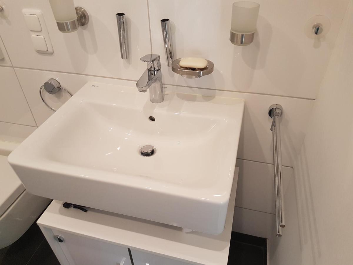 Zimmer Mit Eigenem Bad In Maerchenstadt! Heidelberg Esterno foto