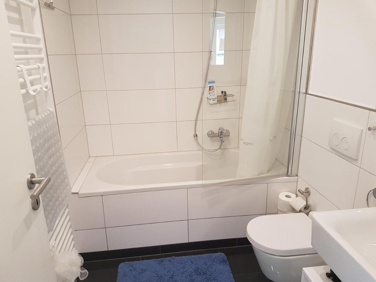 Zimmer Mit Eigenem Bad In Maerchenstadt! Heidelberg Esterno foto